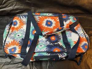 lot 218 image: Thirty-One Floral Insulated 9 x 13 Tote