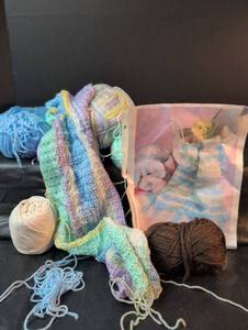 lot 228 image: Cuddly Confections Baby Blanket Crochet Pattern with Yarn