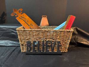 lot 248 image: Decorative Welcome Believe Woven Display Set