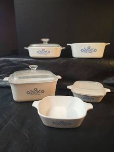 lot 258 image: Corning Ware Cornflower Blue Pattern Cookware Set with Lids