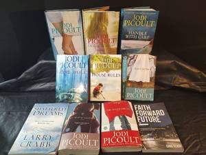 lot 259 image: Jodi Picoult Book Collection - 8 Bestselling Novels and More