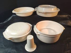 lot 263 image: Tupperware Microwave Stack Cooker Set