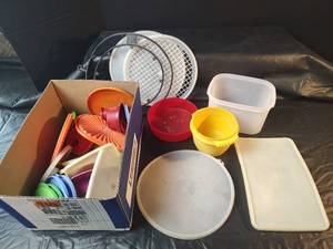 lot 280 image: Tupperware Container and Lid Collection