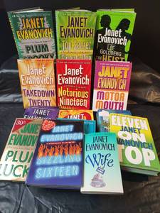 lot 285 image: Janet Evanovich Stephanie Plum Novel Collection
