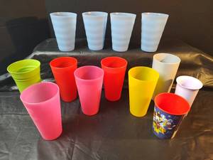 lot 297 image: Retro Plastic Tumbler Collection