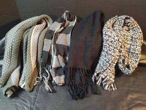 lot 307 image: Winter Scarf Collection