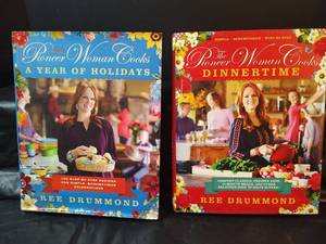 lot 311 image: Pioneer Woman Cookbook Set - Holidays and Dinnertime