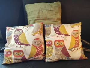 lot 327 image: Decorative Owl Pattern and Green Throw Pillows