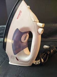 lot 336 image: Sunbeam Model 3985 Steam Iron