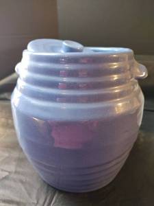 lot 342 image: Vintage Pfaltzgraff Beehive American Country Pottery Cookie Jar with Lid