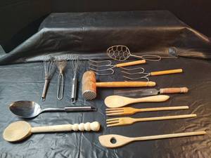lot 353 image: Traditional Kitchen Utensil Collection