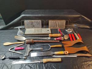 lot 354 image: Kitchen Utensil Collection with Graters