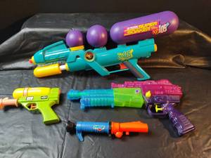 lot 382 image: 90s Water Gun Collection - Super Soaker and Nerf Bundle