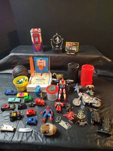 lot 387 image: 1980s-90s Toy Collection
