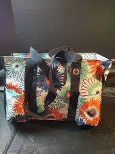 lot 390 image: Thirty-One Floral Tote Bag