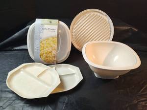 lot 391 image: Nordic Ware Microwave Corn Popper 12-Cup and Anchor Hocking Ware