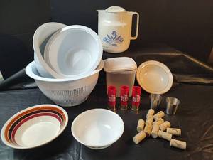 lot 392 image: Kitchen Bowl Collection with Strainer, Bird Dog Whiskey Shot Glasses, Corks and More