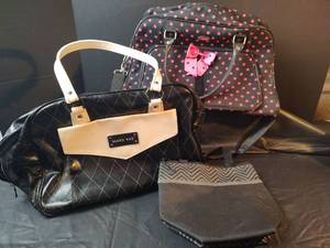 lot 396 image: Mary Kay, JGarden Travel Bag Collection and Insulated Pampered Chef