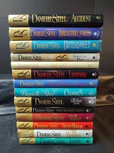 lot 400 image: Danielle Steel Hardcover Book Collection