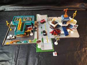 lot 404 image: Micro Machines Playset