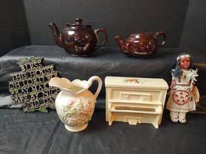 lot 426 image: Carlson Dolls Oglala Princess Native American Doll 20-62W, Brown Pottery Made in Occupied Japan, Ceramic Music Piano and More