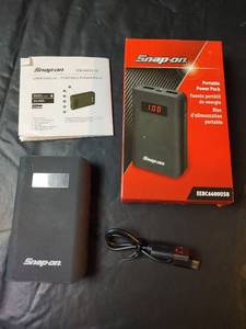 lot 427 image: Snap-on EEBC6600USB Portable Power Pack with Manual
