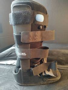 lot 439 image: United Ortho Air Stabilizer Standard Walking Boot - Size MD