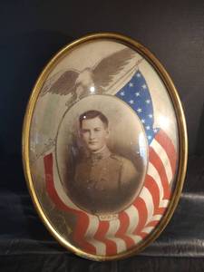 lot 447 image: WWI Era Patriotic Military Oval Photo Frame, 14 x 20