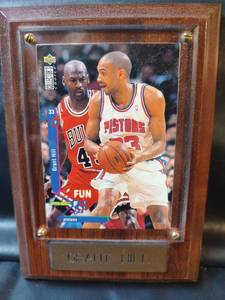 lot 462 image: Grant Hill Upper Deck Basketball Card Plaque, 4.5 x 6.5