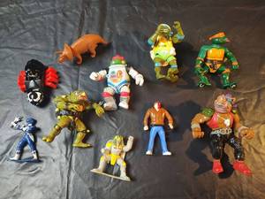 lot 476 image: 1990s Action Figure Lot - Teenage Mutant Ninja Turtles and Mixed Characters