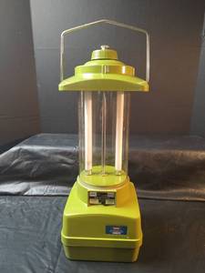 lot 477 image: Ray-O-Vac Sportsman 360 Fluorescent Camping Lantern