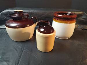 lot 506 image: Assorted Crocks, Robinson Ransbottom Pottery Bean Pot