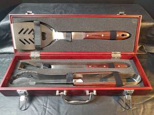 lot 510 image: Professional BBQ Tool Set in Wood Case