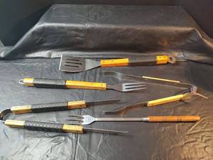 lot 511 image: 5 Piece BBQ Tool Set with Wood Handles
