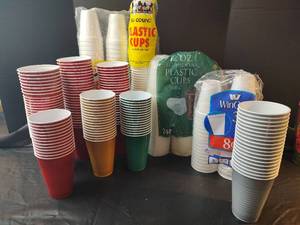 lot 519 image: Mixed Lot of Disposable Party Cups