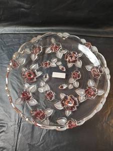 lot 521 image: NIB Mikasa Bella Rosa Pink Frost 13 Platter