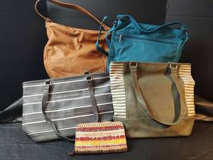 lot 552 image: Thirty One Collection ToteHandbag