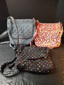 lot 564 image: Vera Bradley Crossbody Bag Collection