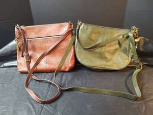 lot 568 image: Fossil Leather Crossbody Bags