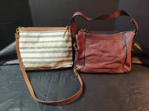 lot 574 image: Fossil Striped Canvas and Leather Crossbody Bag