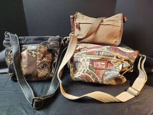 lot 575 image: Fossil CanvasLeather Shoulder Bag Collection