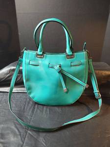 lot 585 image: Simply Noelle Turquoise Leather Handbag
