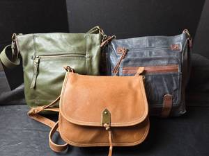 lot 589 image: The Sak Leather Multi-Pocket Crossbody Collection