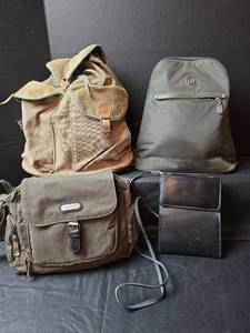 lot 590 image: Baggallini Green Canvas Travel Bags and More