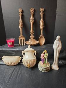 lot 591 image: Decorative Wall Mounted Hanging Utensil Set with Porcelain Accessories