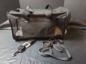 lot 594 image: Soft-Sided Pet Carrier with Shoulder Strap