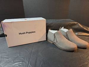 lot 599 image: NIB Hush Puppies Gray Leather Ankle Boots with Side Zip Size 10