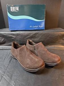 lot 605 image: Drew Brown Suede Slip-On Comfort Shoes Size 10M