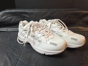 lot 637 image: NEW Vionic White Athletic Walking Shoes with Pink Accents Size 10