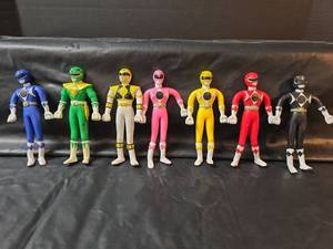 lot 644 image: 1993 Power Rangers Action Figure Collection